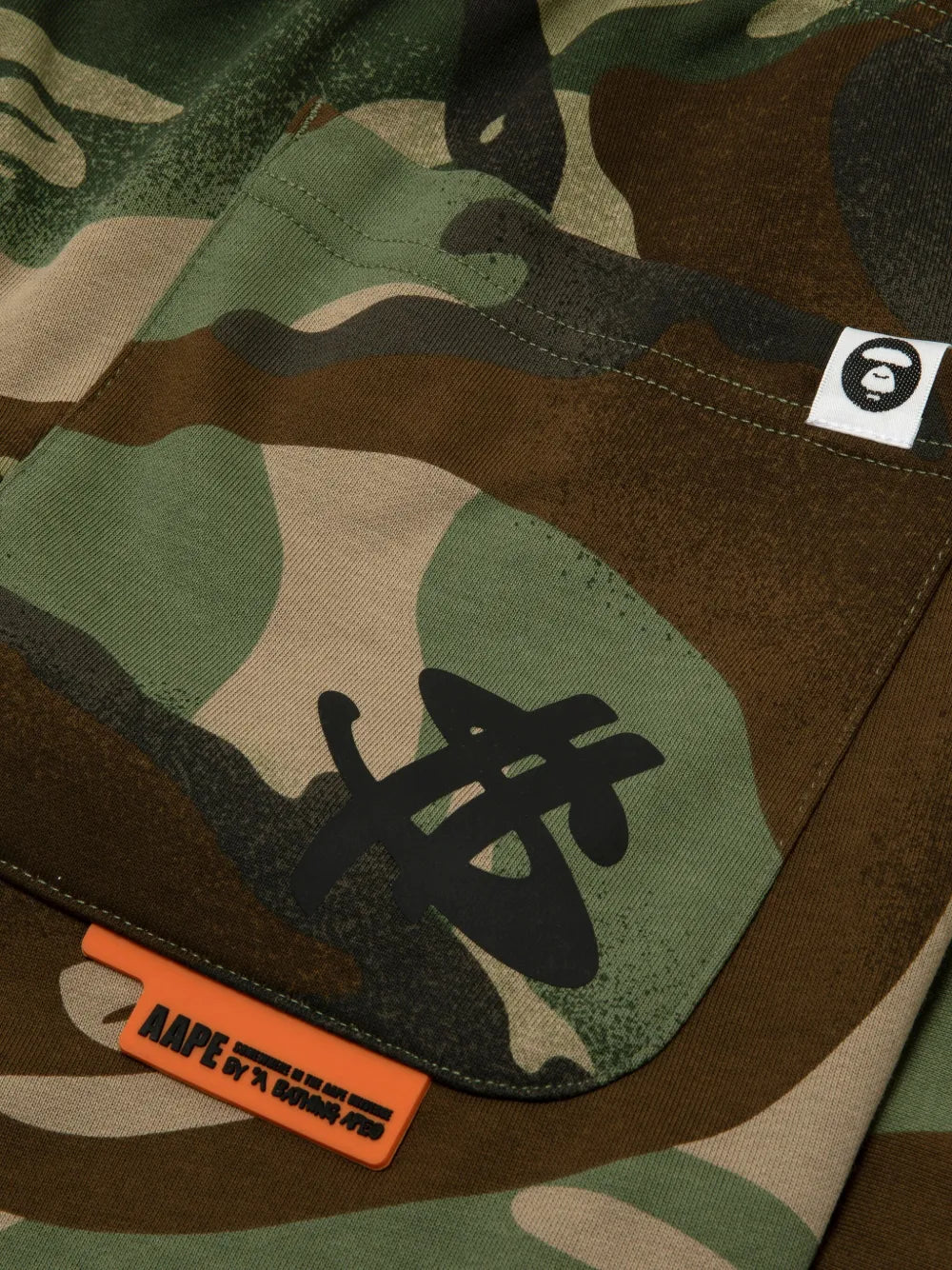 AAPE BY *A BATHING APE® 迷彩印花運動短褲 綠色