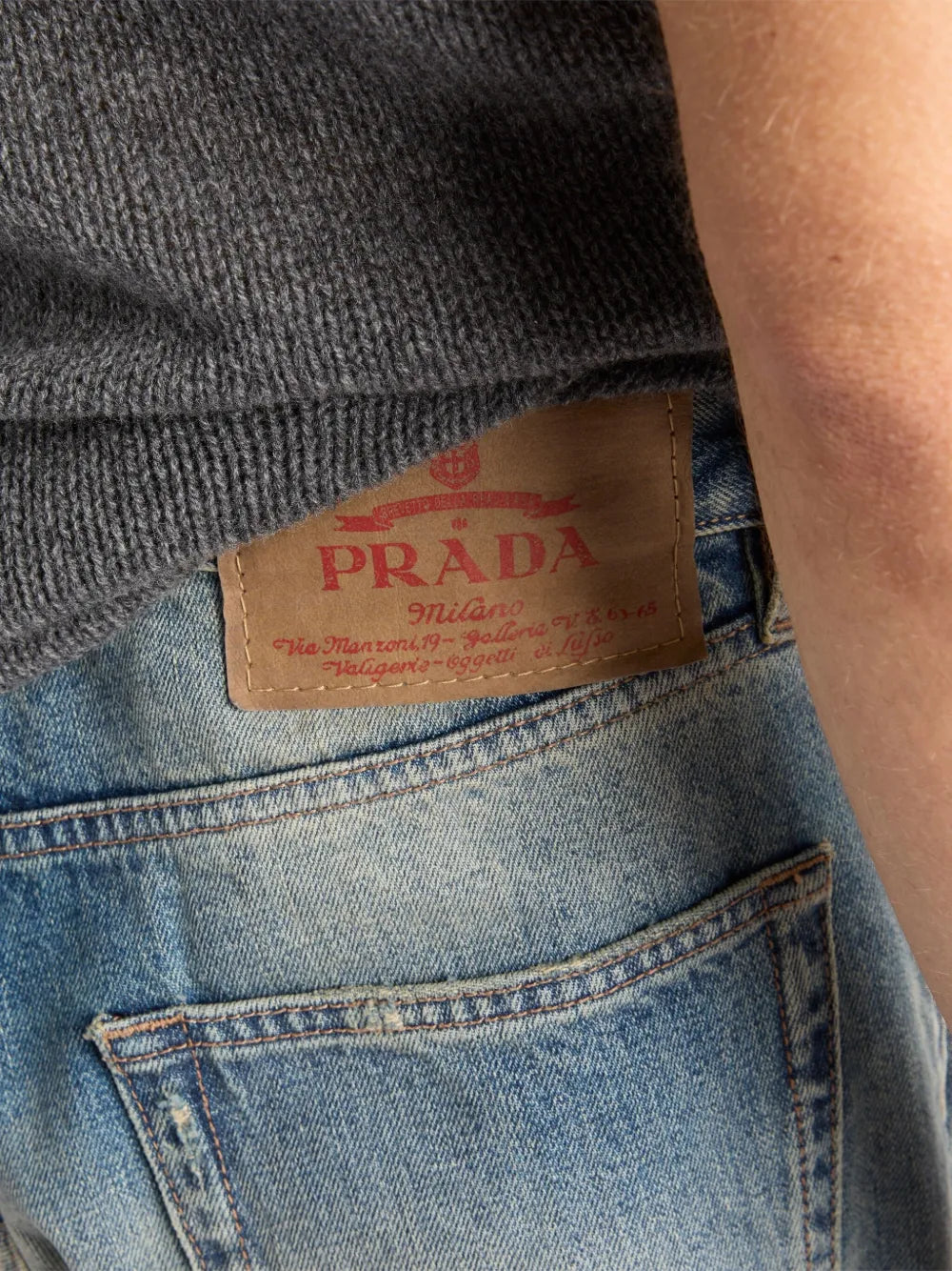 Prada 標貼牛仔褲